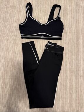 ALO Yoga Black Leggings & Bra Set